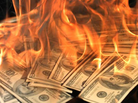 dolar-dolares-fuego-incendio-quema-preciojpg.jpg