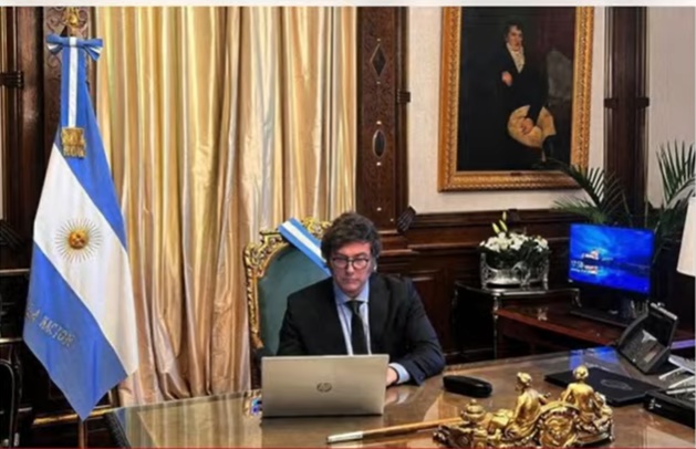 Talando ñoquis en la tarde del domingo.jpg