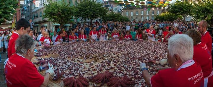 fiesta-pulpo-o-carballino-tapa-mas-grande-del-mundo~2.jpg